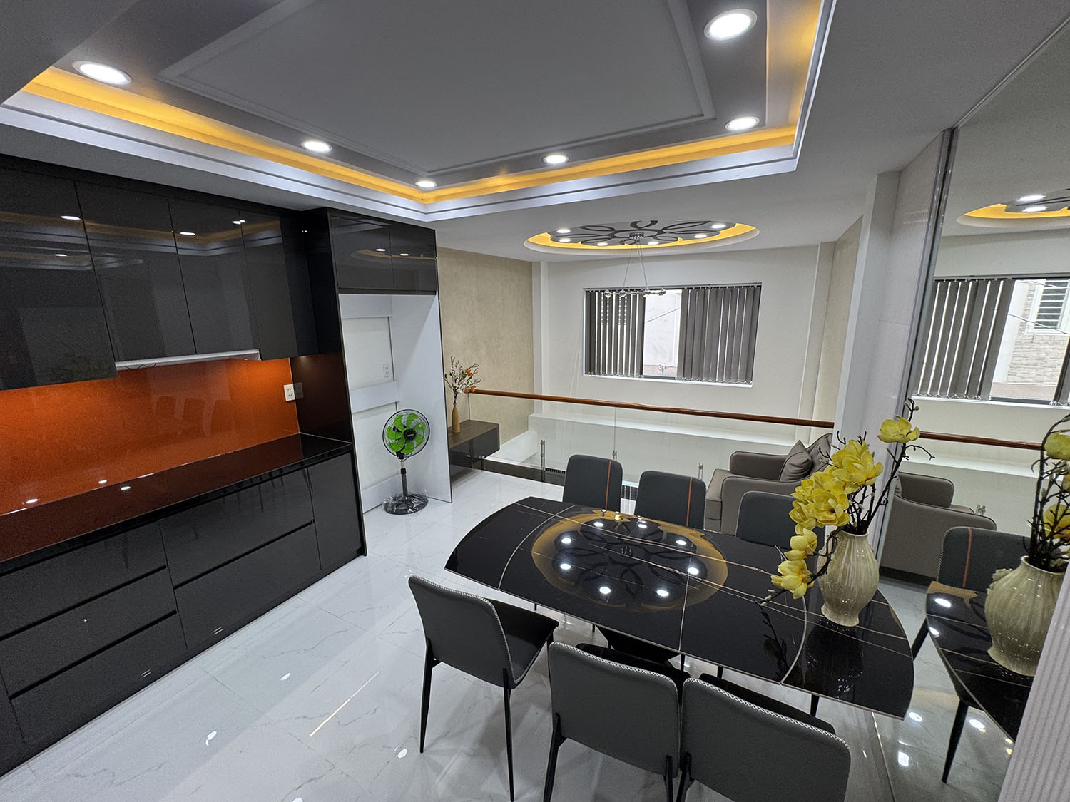 Nhà phố 3 lầu thiết kế Singapore đẹp lung linh full nội thất cao cấp hẻm xe hơi Khu VIP Quang Trung